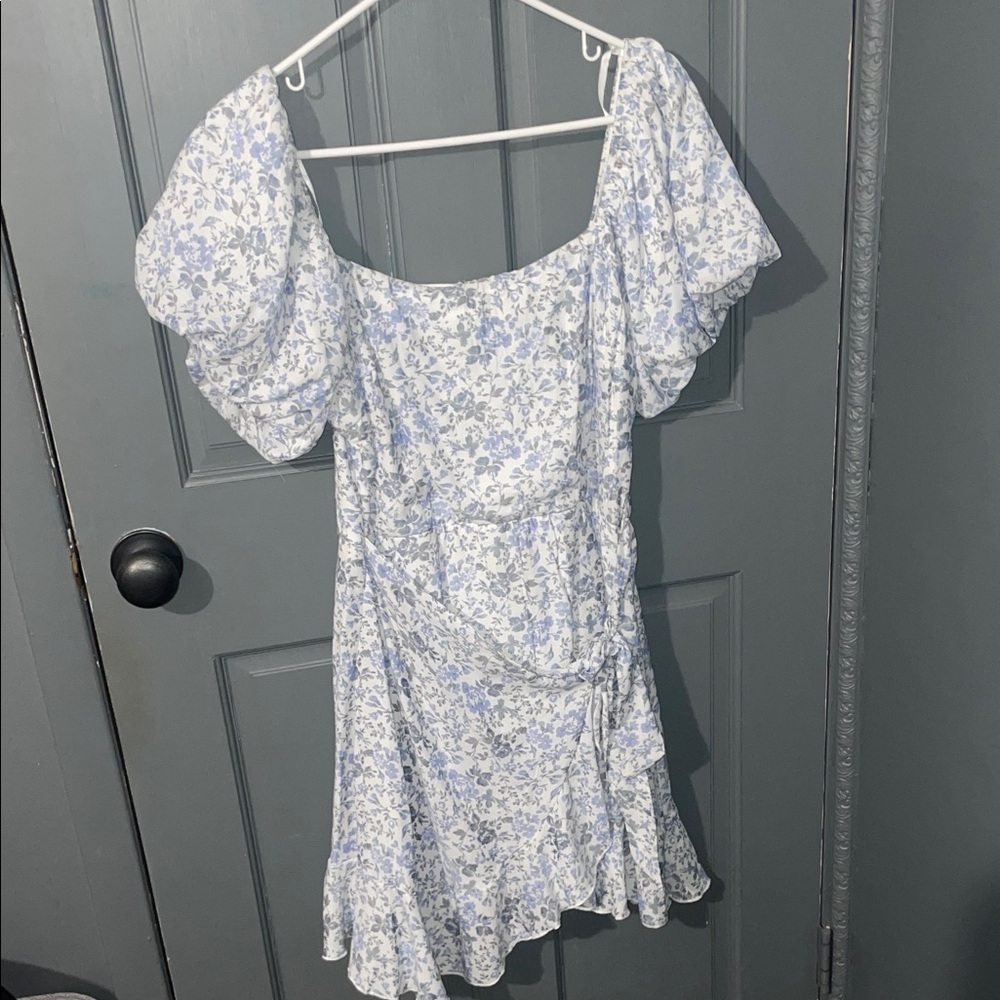 Trixxi White and Light Blue Floral Puff Sleeve Dress